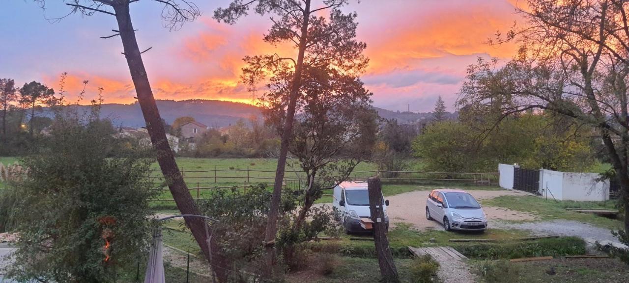 ホテル Chez Franck Saint-Martin-de-Valgalgues エクステリア 写真